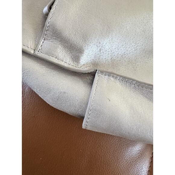 Hobo The Original Handbag Finley Large Pearl Gray Leather Shoulder Handbag - Picture 6 of 13